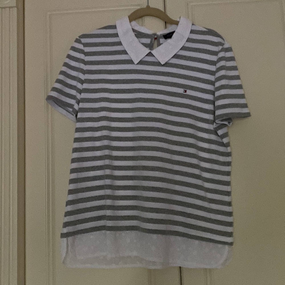 BNWT TOMMY HILFIGER STRIPPED TOP SIZE L .